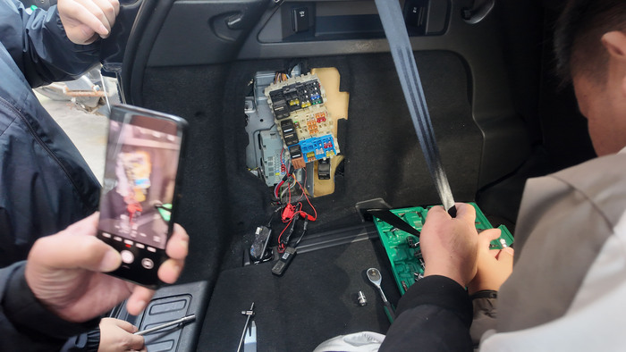 汽车钥匙匹配技术培训现场？