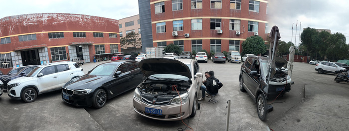 汽车钥匙匹配培训学校实车练习中