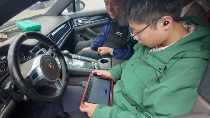 汽车钥匙匹配培训学校现场