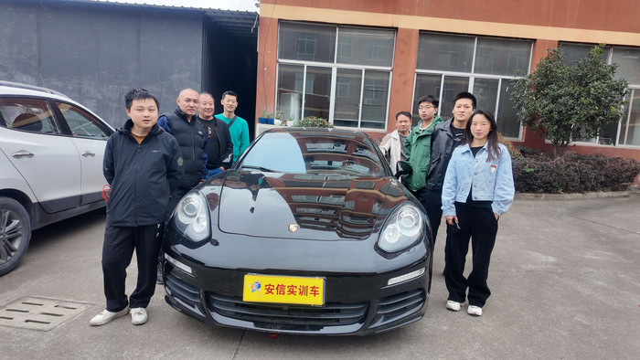 安信汽车钥匙匹配培训学院合影